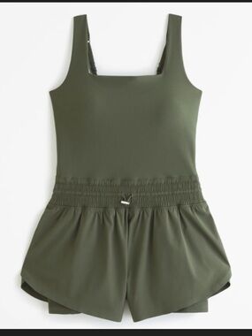 Abercrombie & Fitch— sculptLUX Hybrid Flyaway Romper in Green